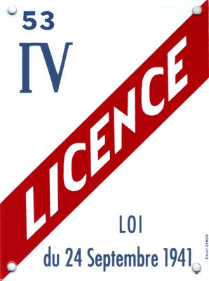 a red and white street sign with the words licence