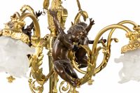 Lustre « Castle » orné de putti, en bronze doré et patiné, a… (photo 3)