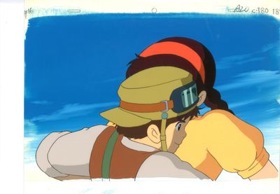 une image représentant un homme et une femme enlacés sur une plage