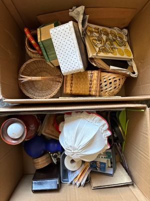 Lot d'objets divers dont vanneries. - Photo 1