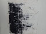 l'image d'une peinture en noir et blanc sur un mur blanc