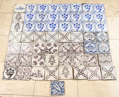 beaucoup de carreaux posés à même le sol