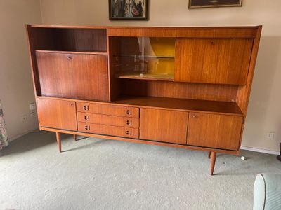 Buffet enfilade en teck et placage de palissandre ouvrant en…