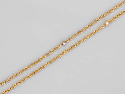 une paire de bracelets en chaîne plaqués or