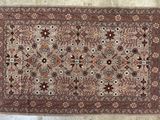 tapis persan ancien à motif floral sur fond beige