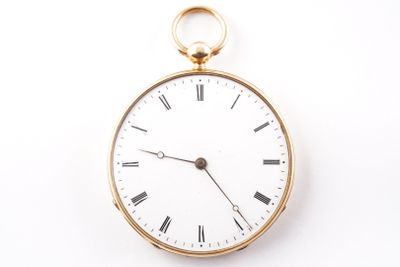 une montre de poche en or avec des chiffres romains sur le cadran
