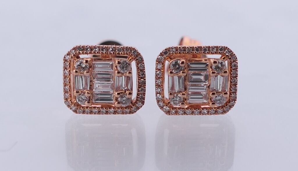 Paire de boutons d'oreilles en or rose 18K avec diamants