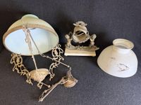 Lot de brocante, comprenant une monture de pendule en régule…