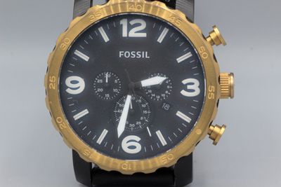 FOSSIL. Montre d’homme en acier et acier doré sur bracelet c…