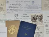 de nombreux types de papiers différents sur la table