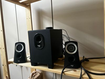 Enceinte logitec très bon état - fonctionnelle