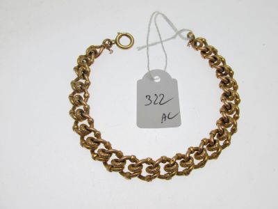 gros plan d'une chaîne de bracelets portant une étiquette de prix