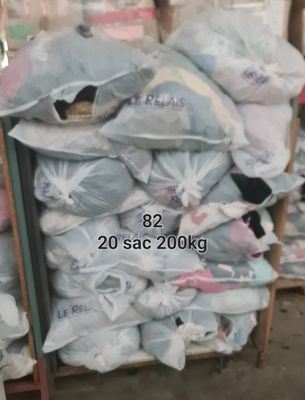 Lot d’environ 200 kg de vêtements en sacs – Mixte Ensemble d…