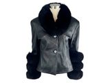 veste en cuir noir avec col et poignets en fourrure