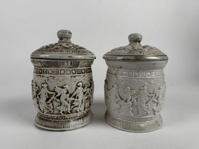 Pots à tabac cylindriques en forme d'urne, en faïence blanch…