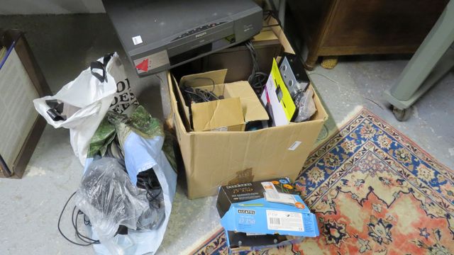 Lot hifi et divers : téléphonie, minitel, câbles, magnétoscope