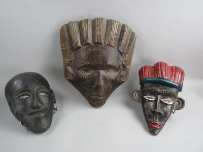 Réunion de 4 masques bois sculpté, dont l'un polychrome bois…