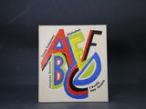 l'image d'une photo d'un livre sur laquelle figurent les lettres « abc » et « b »