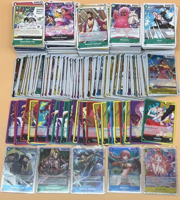 beaucoup de jeux de cartes sur la table