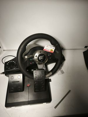 Volant et pédalier pour ordinateur.