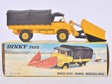 camionnetto jouet jaune et noir équipé d'une lame à neige à l'avant