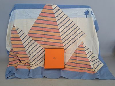 HERMES Paréo en coton imprimé à motif de pyramides et palmie… - Photo 1
