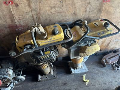 la photo d'une machine qui se trouve dans un garage
