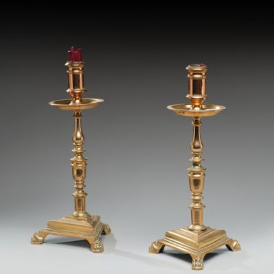 FRANCE, fin XVIIème Paire de flambeaux en bronze à base tria… - Photo 1