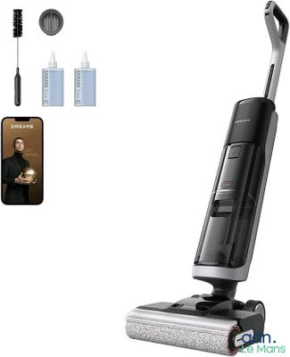 une photo d'un aspirateur noir et argenté avec des produits d'entretien