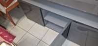 Deux tables rustiques, un chevalet, un petit guéridon en boi… (photo 2)