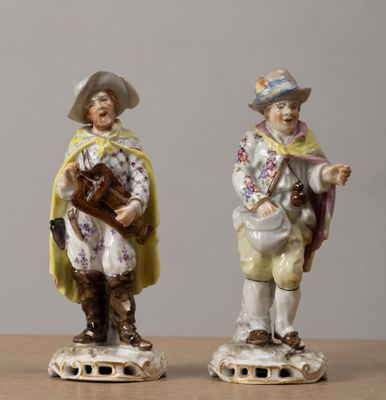 MEISSEN, dans le goût de. Paire de statuettes en porcelaine …