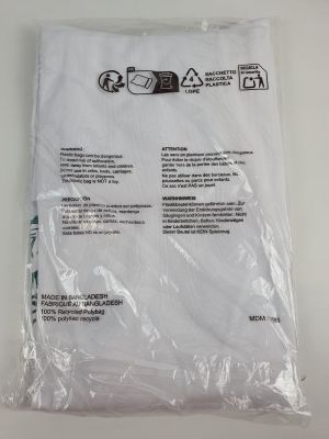 un gros plan sur un paquet de papier toilette posé sur une table
