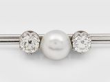 une paire de boutons de manchette en perles et diamants
