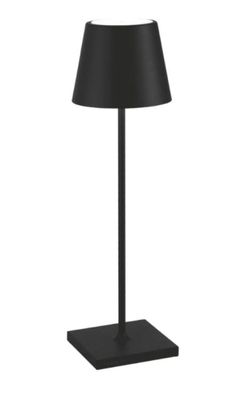 une lampe de table noire surmontée d'un abat-jour noir