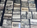 plusieurs vieilles photographies en noir et blanc de personnes et de bâtiments