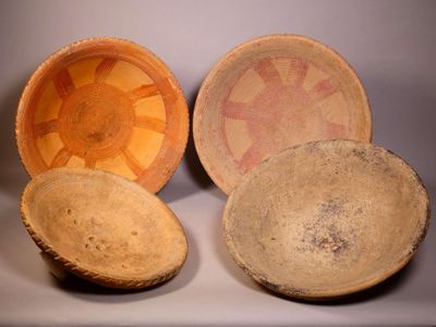 BOZO-SOMONO, Mali. Rare ensemble de quatre grandes coupes cr…