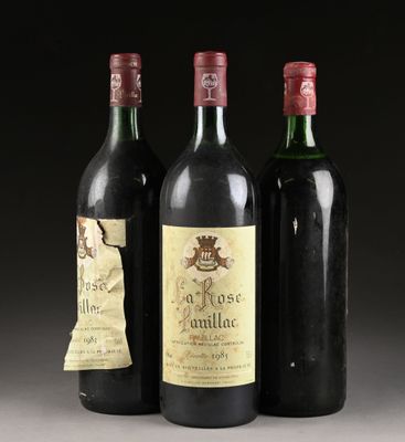 trois bouteilles de vin sont alignées sur une table