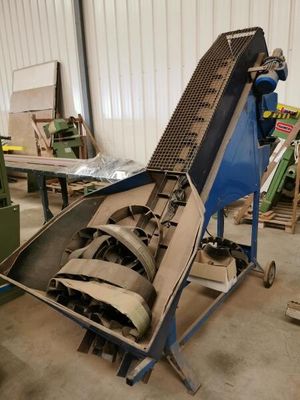 une image d'une machine située dans un bâtiment