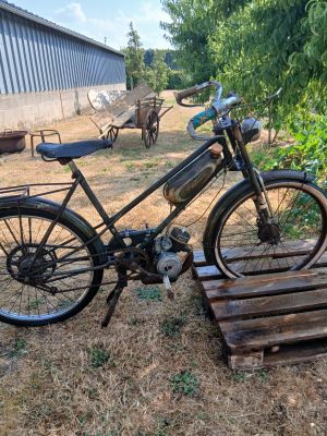 a bike that is sitting on a wooden pallet