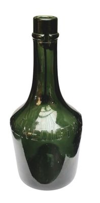 une bouteille en verre vert avec un bouchon noir