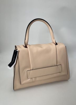 GIANNI CHIARINI. Sac à main rose poudrée, un compartiment et…