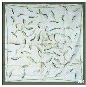 une photo d'une écharpe carrée blanche et verte ornée de feuilles vertes