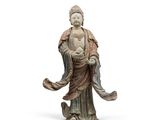 une image représentant une statue d'une personne vêtue d'une robe
