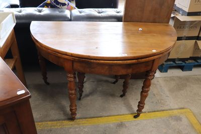 a table that is sitting in the middle of a room