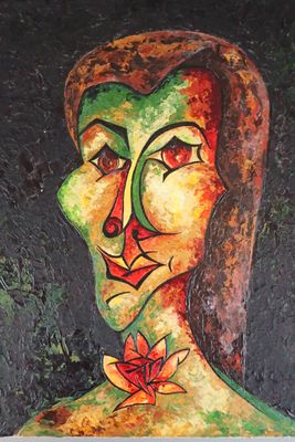 une peinture représentant une femme avec une fleur dans les cheveux