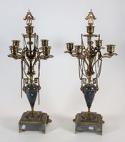 Paire de candélabres à cinq feux de lumière en bronze ciselé… (photo 5)