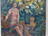 tableau représentant une femme assise sur une chaise, avec un panier de fleurs devant elle