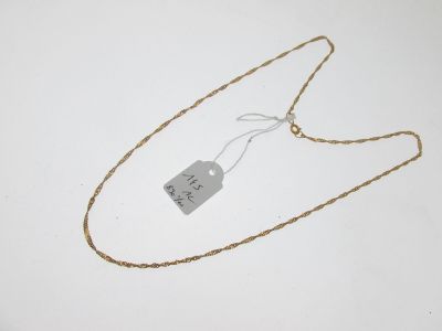 gros plan d'un collier portant une étiquette de prix