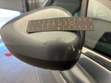 a sticker on the side mirror of a car that says vauto