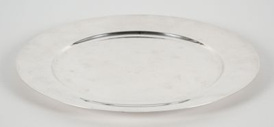 Assiette en argent Minerve P : 478,5 g Diam : 27 cm